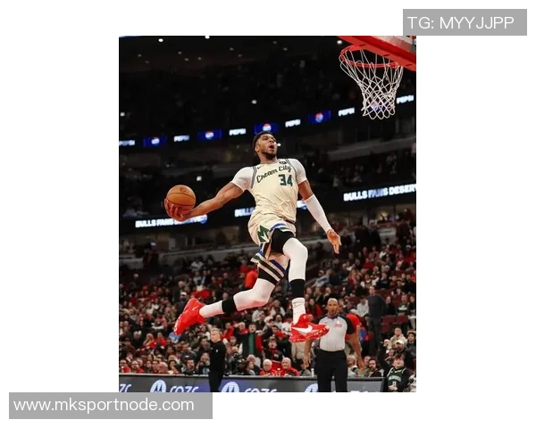 字母哥半场表现平平仅得9分3板5助3帽球队需加强进攻力度